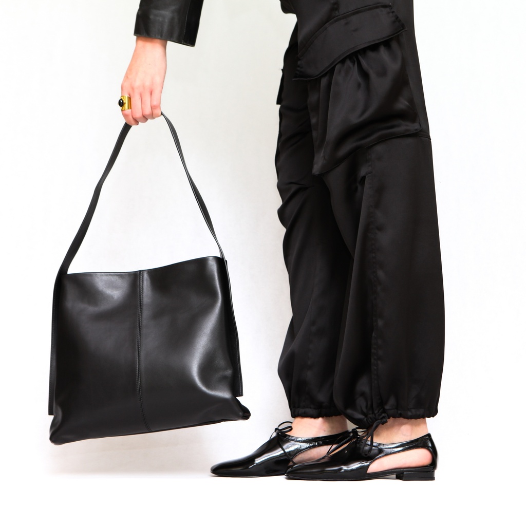 Hollow | Black