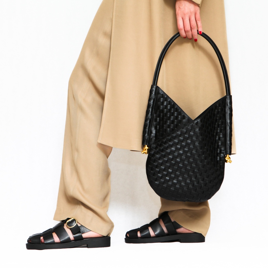 Amber | Black