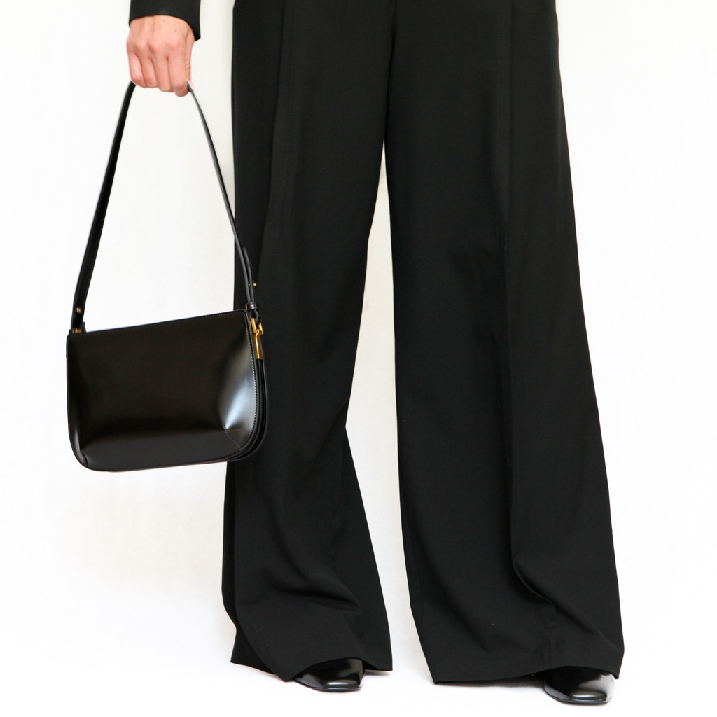 Myst | Black